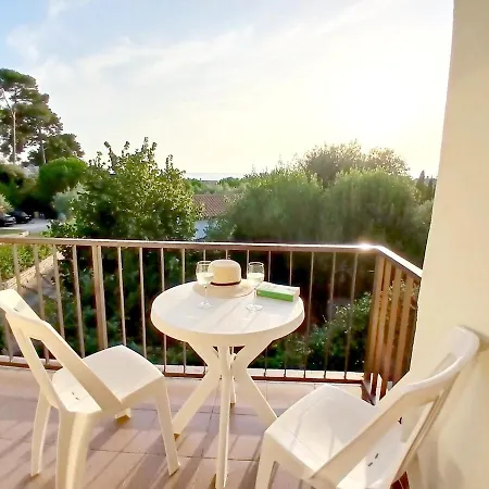 Unit 1 - Sea View 2-bedroom With Free Parking *