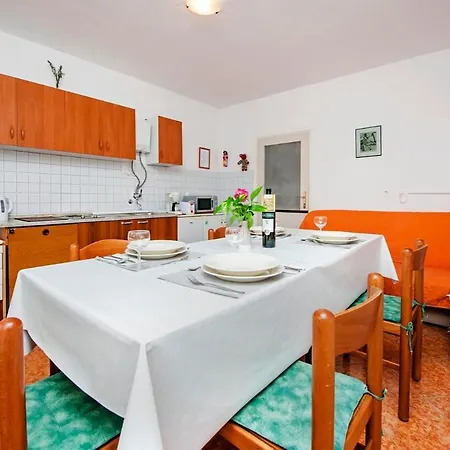 Unit 1 - Sea View 2-bedroom With Free Parking *